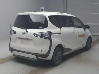Toyota SIENTA  с аукциона в Японии