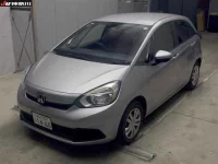 Honda FIT лот № 6104 оценка 4  с аукциона в Японии 2