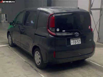 Toyota SIENTA  с аукциона в Японии