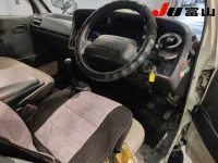 Toyota HIACE VAN лот № 3051 оценка 3.5  с аукциона в Японии 5