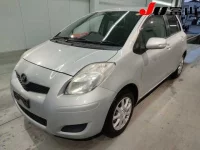 Toyota VITZ лот № 3050 оценка 3.5  с аукциона в Японии 3