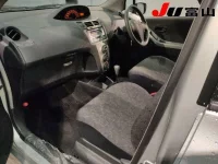 Toyota VITZ лот № 3050 оценка 3.5  с аукциона в Японии 2