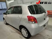 Toyota VITZ лот № 3050 оценка 3.5  с аукциона в Японии 1