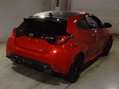 Toyota YARIS  с аукциона в Японии