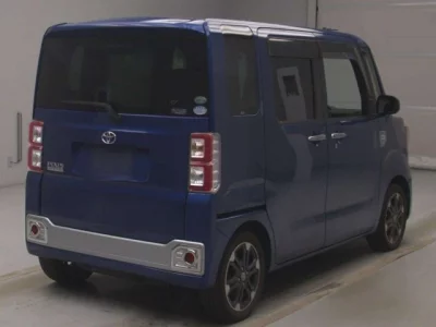 Toyota PIXIS MEGA  с аукциона в Японии