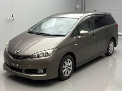 Toyota WISH  с аукциона в Японии