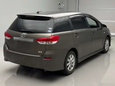 Toyota WISH  с аукциона в Японии