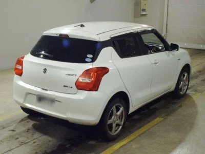Suzuki SWIFT  с аукциона в Японии