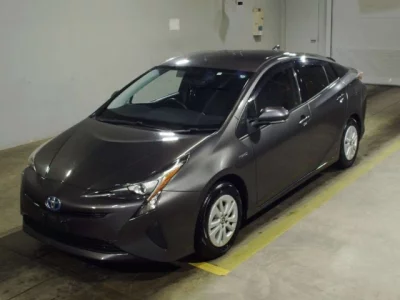 Toyota PRIUS  с аукциона в Японии