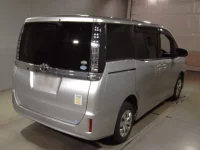 Toyota VOXY лот № 17 оценка 3.5  с аукциона в Японии 1