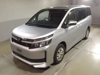 Toyota VOXY  с аукциона в Японии