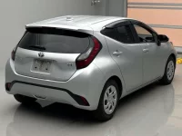 Toyota AQUA лот № 40040 оценка 4  с аукциона в Японии 1