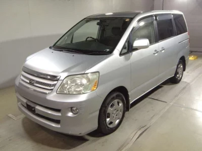 Toyota NOAH  с аукциона в Японии