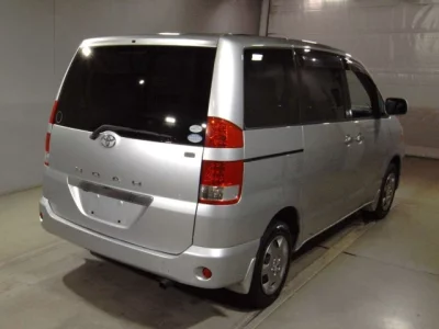 Toyota NOAH  с аукциона в Японии