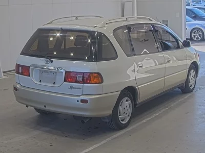 Toyota IPSUM  с аукциона в Японии
