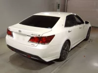 Toyota CROWN лот № 28 оценка R  с аукциона в Японии 1