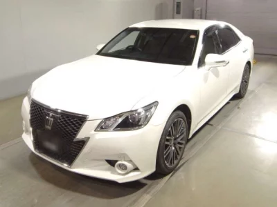 Toyota CROWN  с аукциона в Японии