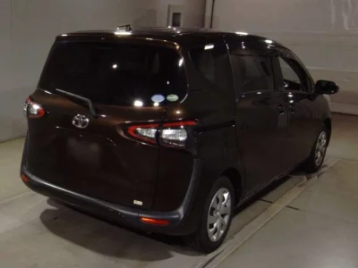 Toyota SIENTA  с аукциона в Японии