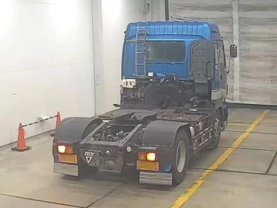 Isuzu TRUCK