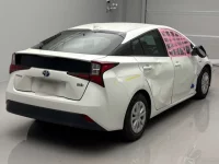 Toyota PRIUS лот № 40055 оценка R  с аукциона в Японии 1