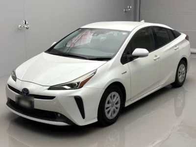 Toyota PRIUS  с аукциона в Японии
