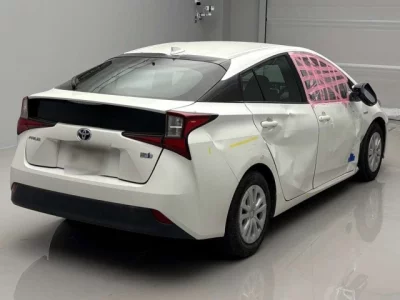 Toyota PRIUS  с аукциона в Японии