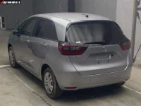 Honda FIT лот № 6182 оценка 4  с аукциона в Японии 1