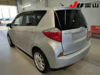 Toyota RACTIS лот № 3076 оценка 3.5  с аукциона в Японии 1
