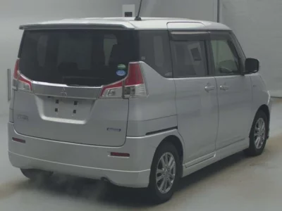 Mitsubishi DELICA D2  с аукциона в Японии
