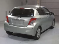 Toyota VITZ лот № 437 оценка 3.5  с аукциона в Японии 1