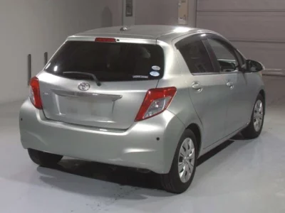 Toyota VITZ  с аукциона в Японии