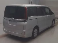 Toyota NOAH лот № 2100 оценка 4  с аукциона в Японии 1