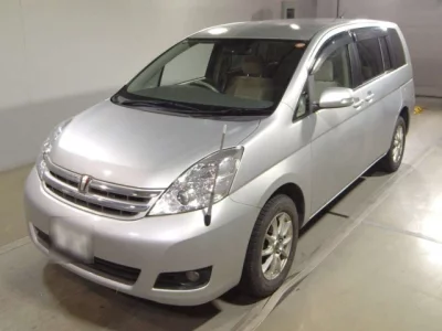 Toyota ISIS  с аукциона в Японии