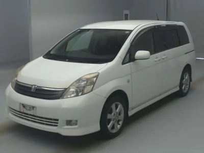 Toyota ISIS  с аукциона в Японии