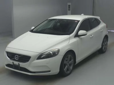 Volvo V40  с аукциона в Японии
