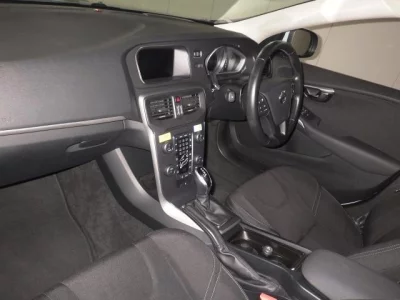 Volvo V40  с аукциона в Японии