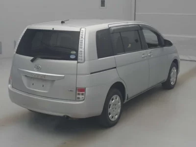 Toyota ISIS  с аукциона в Японии