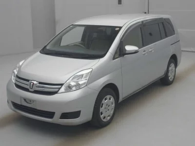 Toyota ISIS  с аукциона в Японии