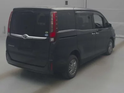 Toyota ESQUIRE  с аукциона в Японии