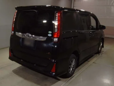 Toyota NOAH  с аукциона в Японии