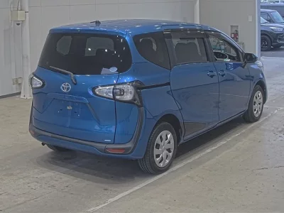 Toyota SIENTA  с аукциона в Японии