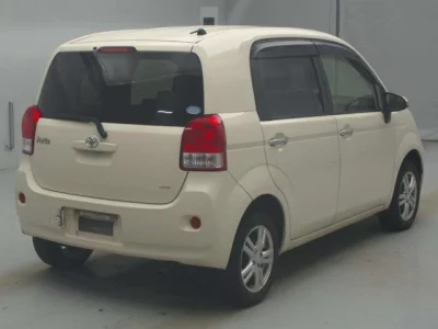 Toyota PORTE  с аукциона в Японии