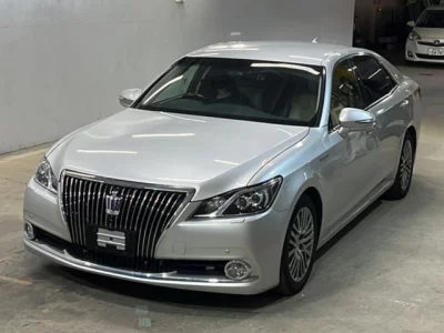 Toyota CROWN  с аукциона в Японии