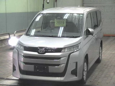 Toyota NOAH  с аукциона в Японии