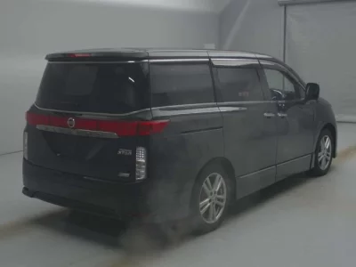 Nissan ELGRAND  с аукциона в Японии