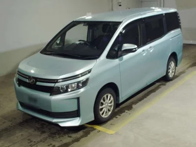 Toyota VOXY  с аукциона в Японии
