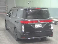 Nissan ELGRAND лот № 2048 оценка 3.5  с аукциона в Японии 1
