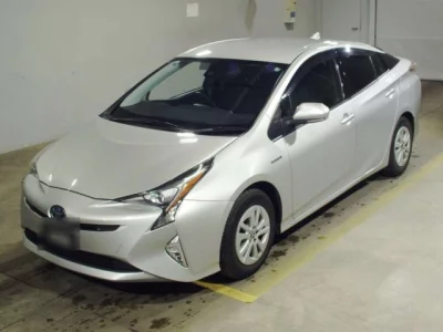 Toyota PRIUS  с аукциона в Японии