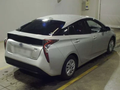 Toyota PRIUS  с аукциона в Японии