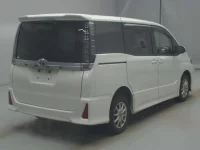 Toyota VOXY лот № 77144 оценка 3.5  с аукциона в Японии 1